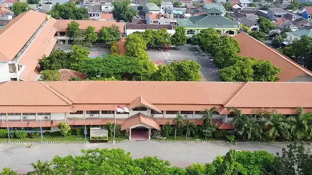 SMA Terdisiplin di Surabaya